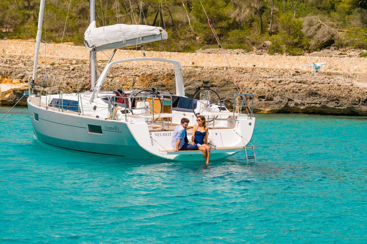 Beneteau Oceanis 41.1 at anchor