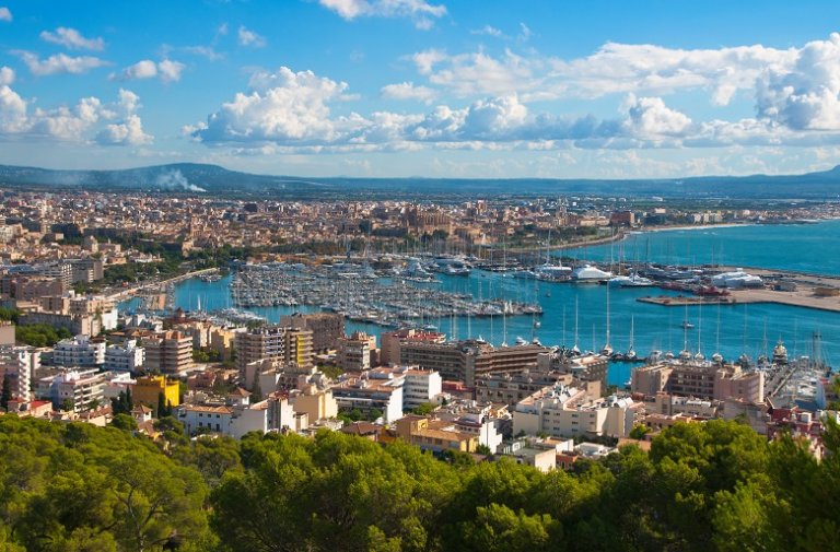 Palma_de_Mallorca_marina_and_coastline