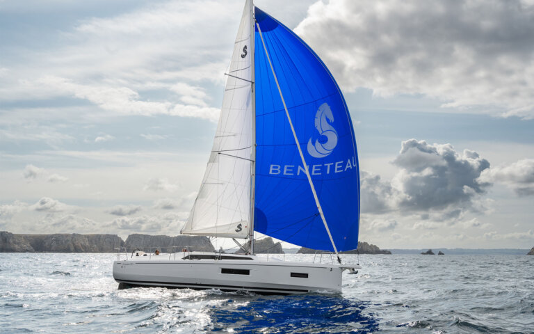 oceanis 37.1 port side