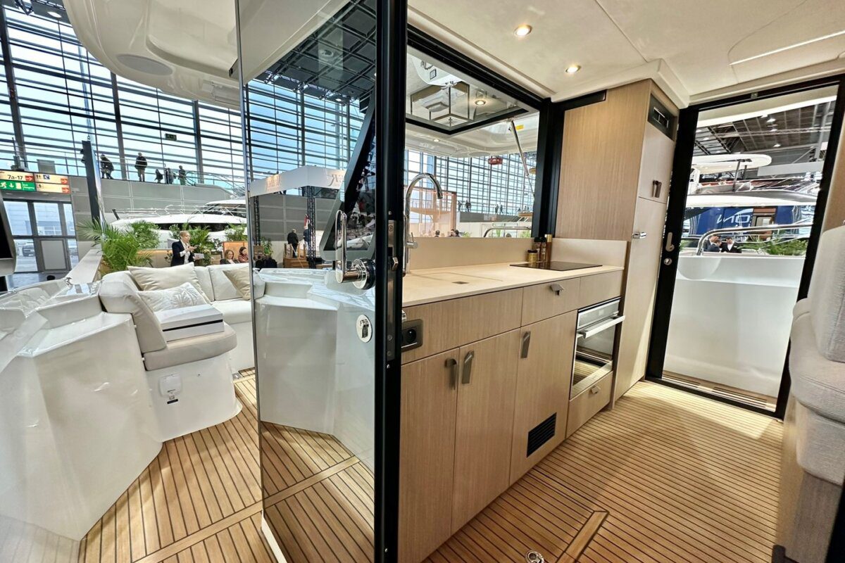 Prestige F4.3 - Ocean View Galley